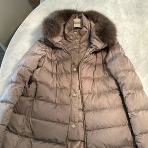 Herno removable fur collar A-Line down coat. Italian size 40 (4)